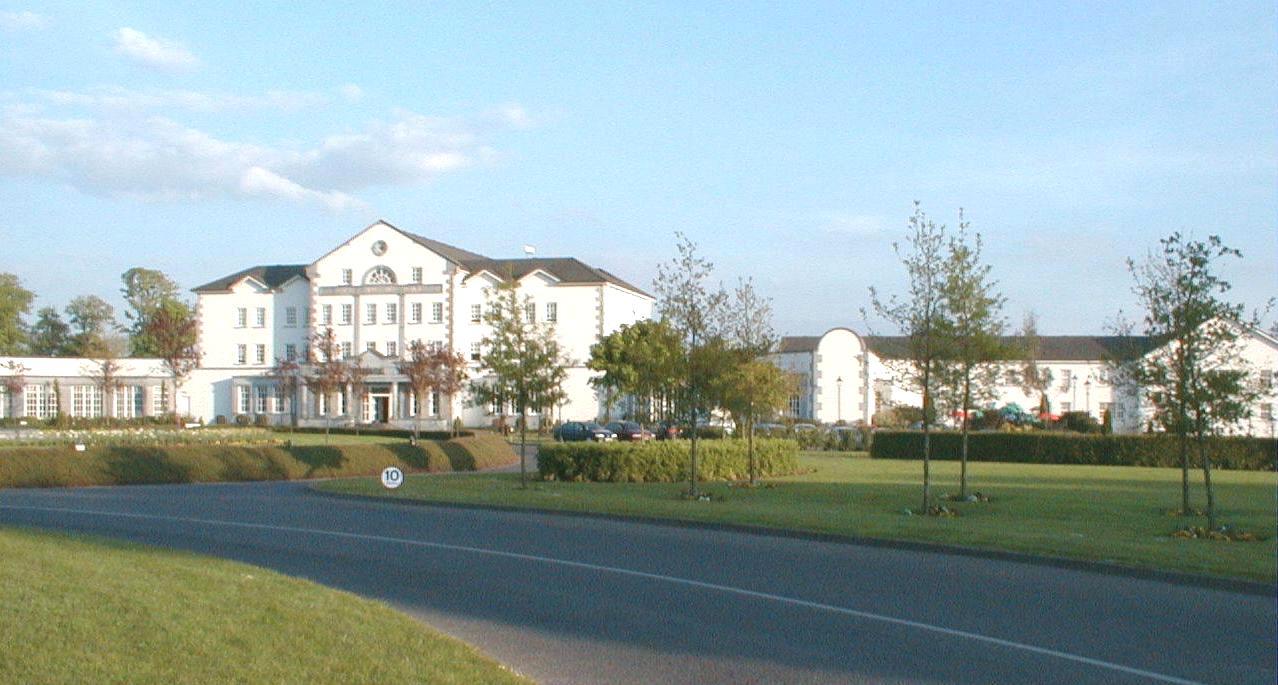 Slieve Russell Hotel Баликонъл Екстериор снимка