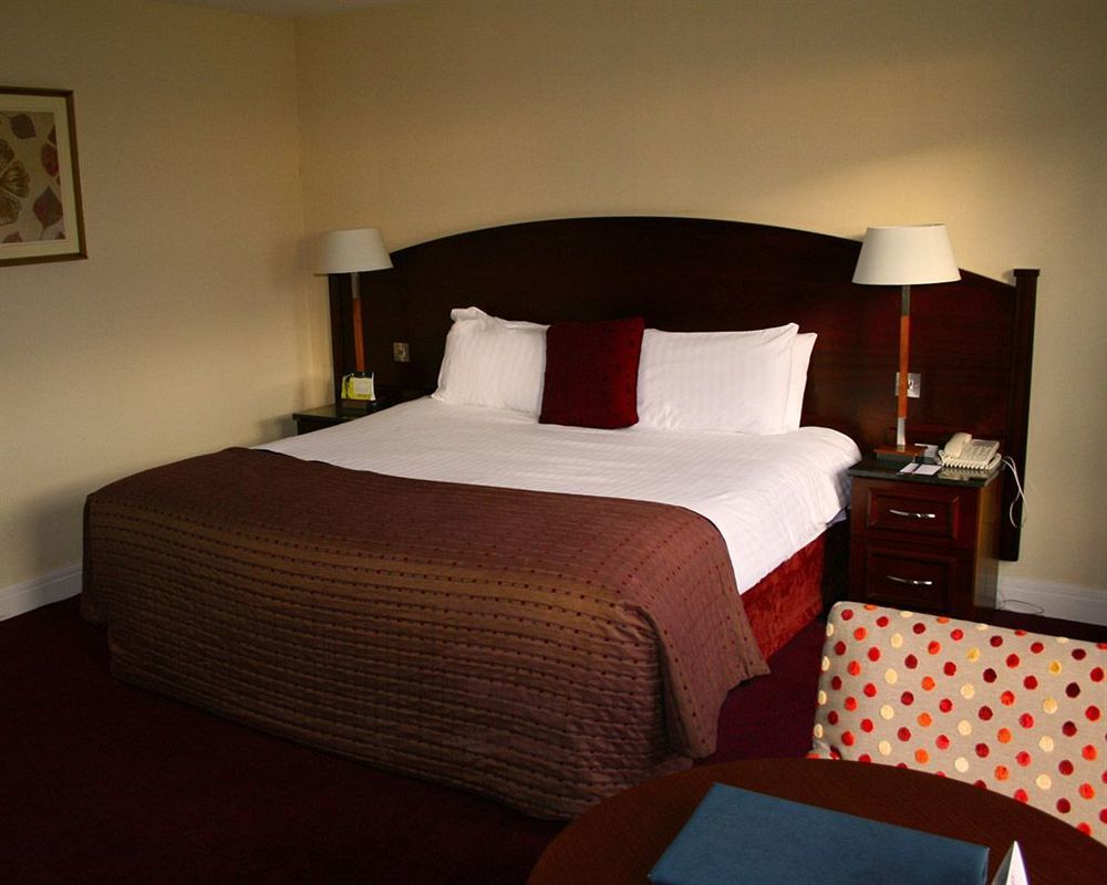 Slieve Russell Hotel Баликонъл Екстериор снимка
